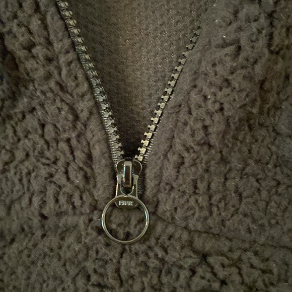 PINK Sherpa Size L brand new with tags size L length 28” bust 42” - Picture 6 of 16